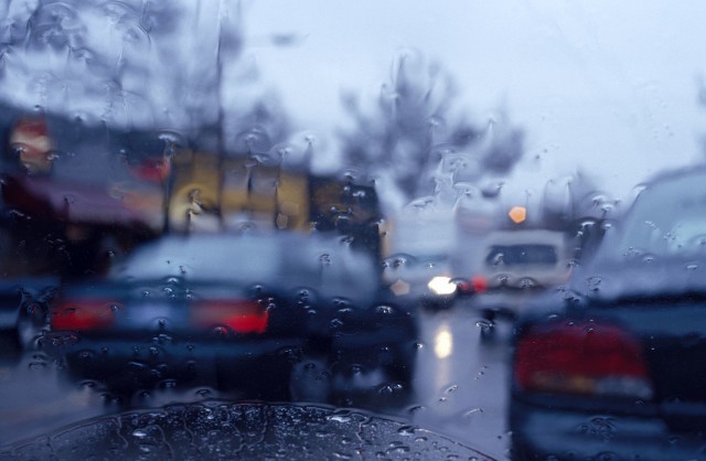 下雨感慨说说心情 喜欢下雨天的心情说说